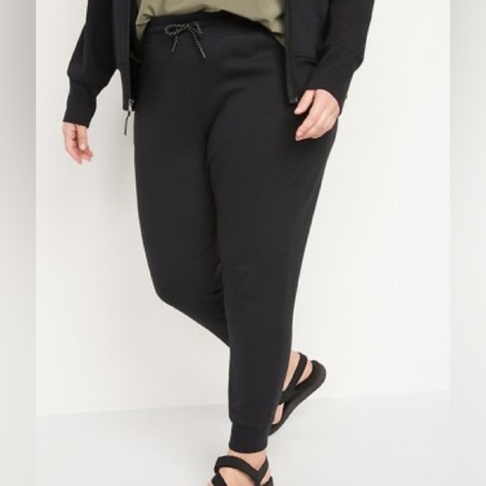 Old Navy Women's Black Joggers with Drawstring